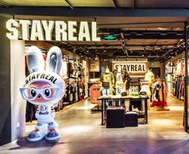 零售航母搁浅，传统百货模式濒临谢幕 服装服饰零售的转型阵痛